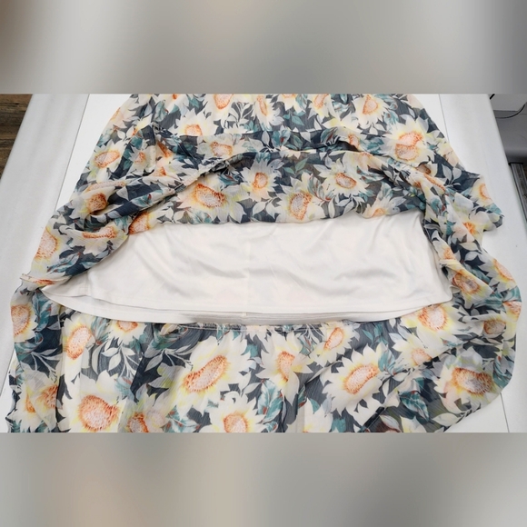 NWT XL Lauren Conrad market blooms Mini skirt - Picture 3 of 5